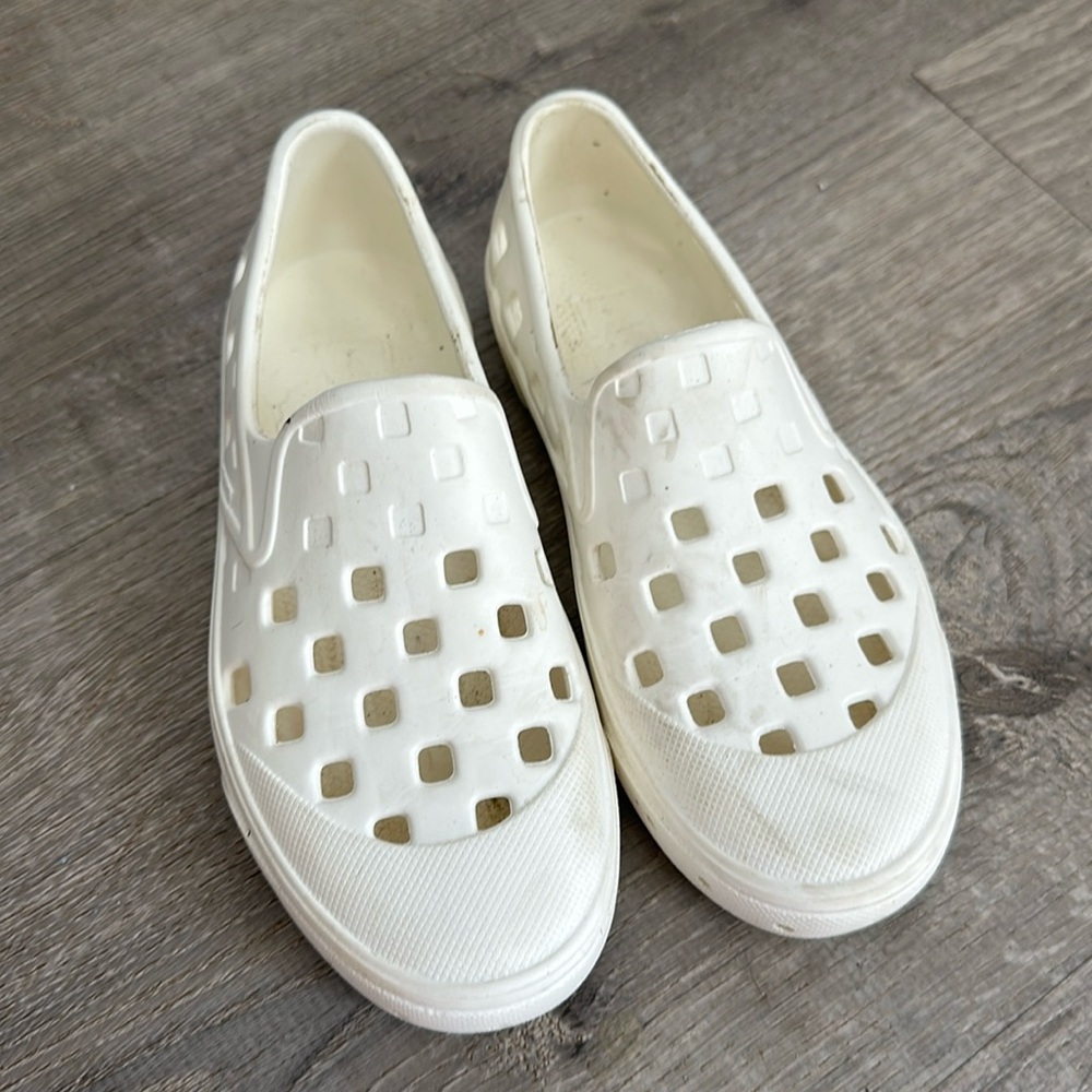 White kids waterproof Vans